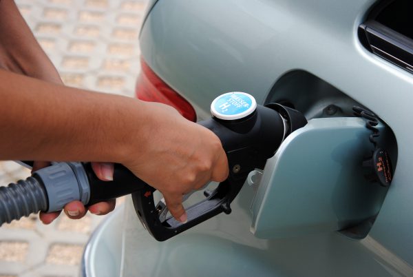 Betankung eines Brennstoffzellenautos mit Wasserstoff